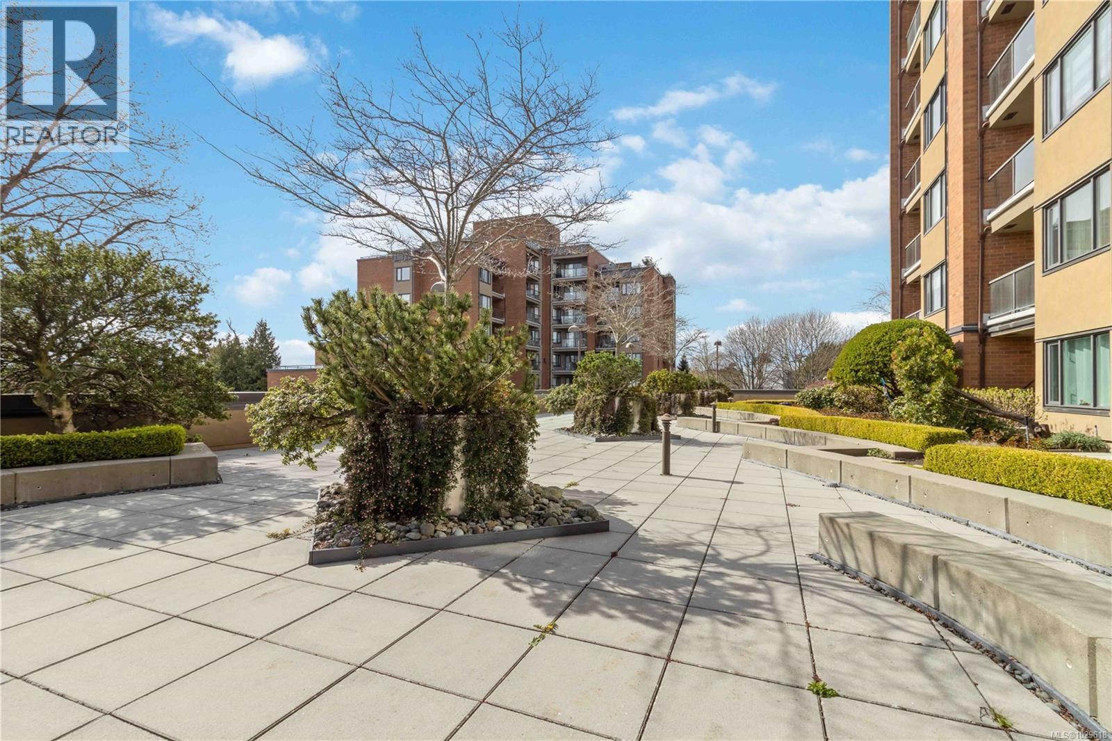 #508 103 GORGE RD E - 30