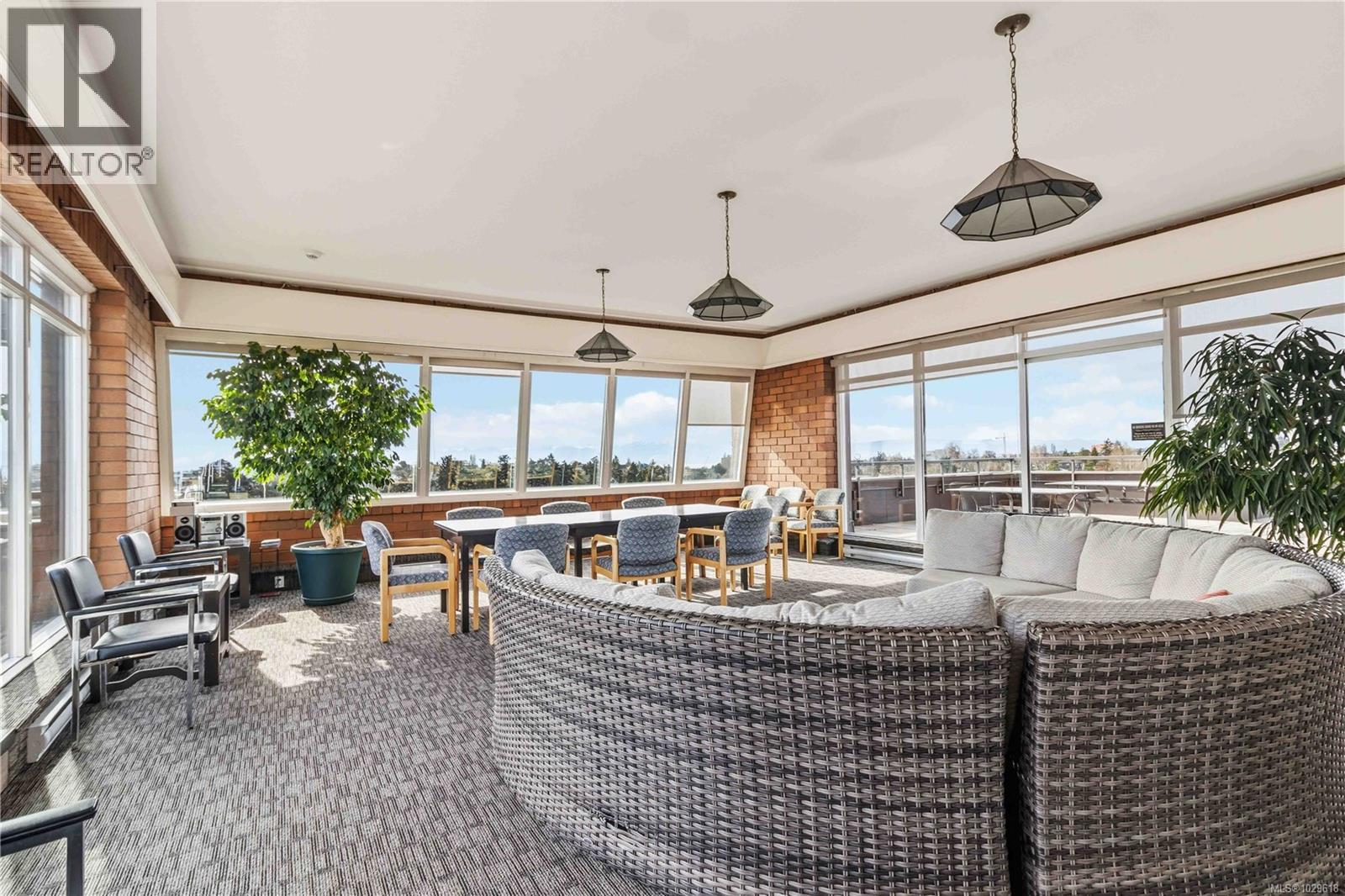 #508 103 GORGE RD E - 32