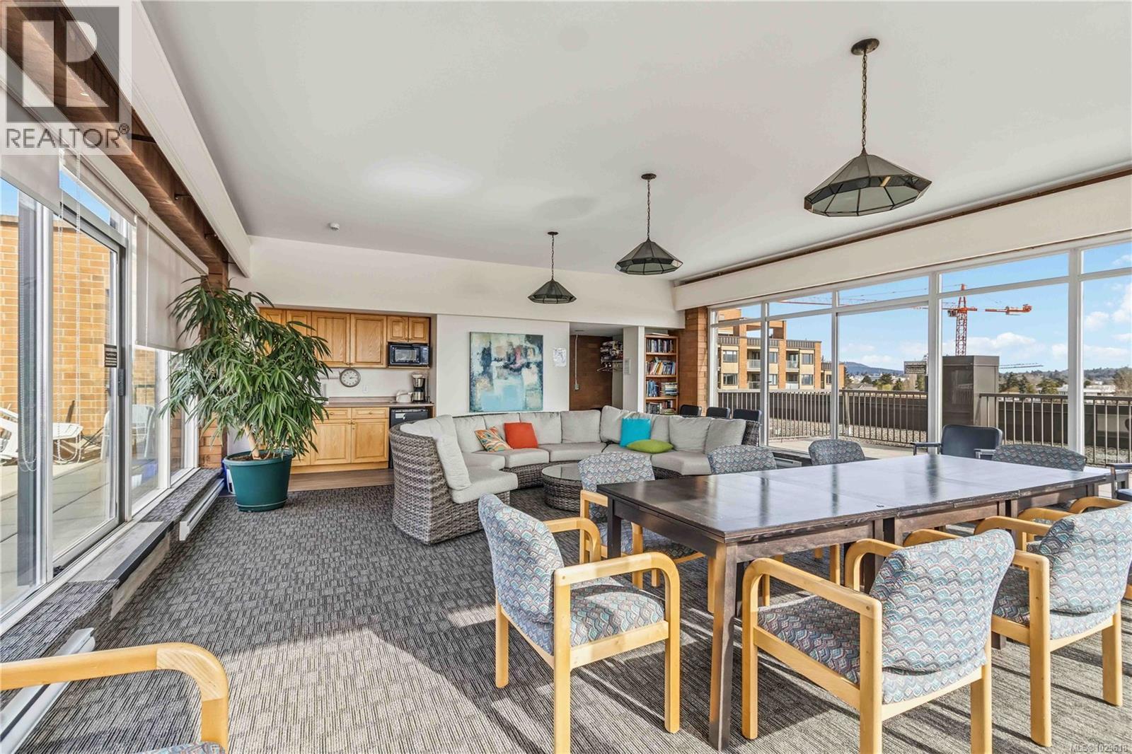 #508 103 GORGE RD E - 33