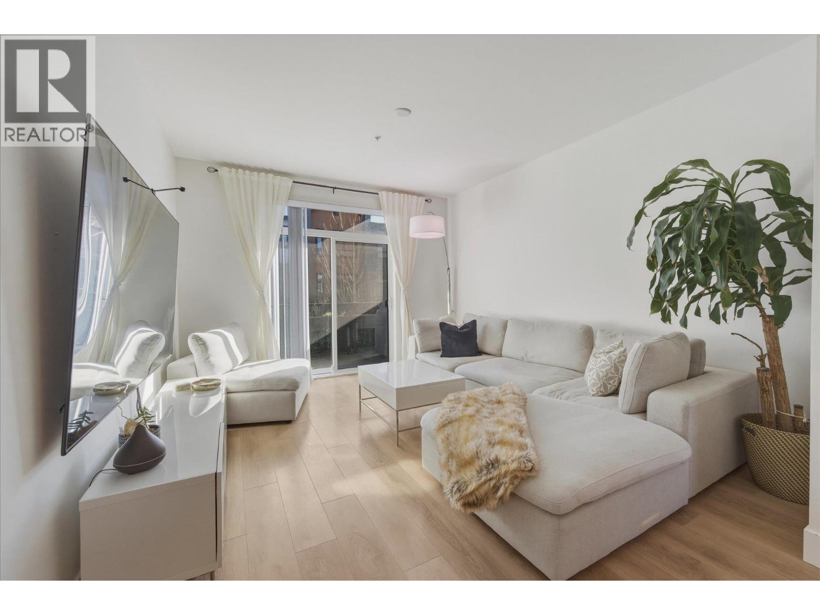 1361 MARINASIDE PLACE, Squamish