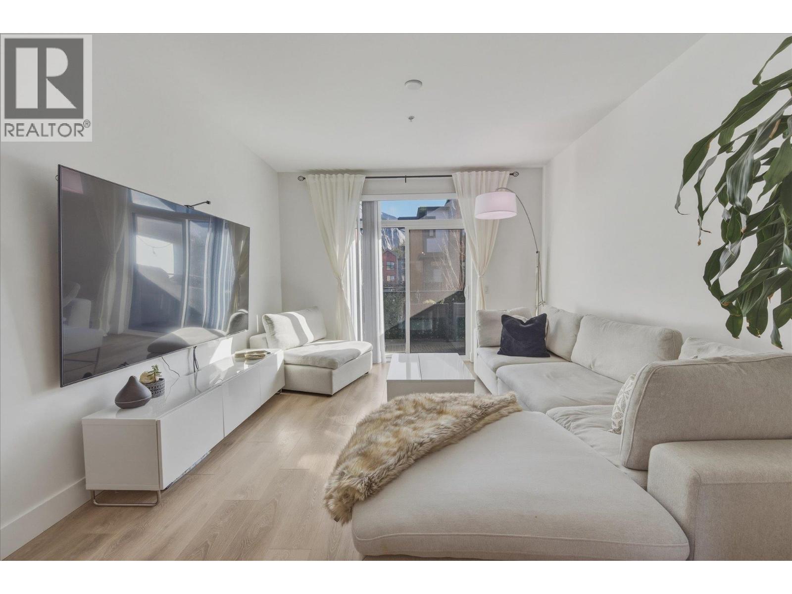 1361 MARINASIDE PLACE, Squamish