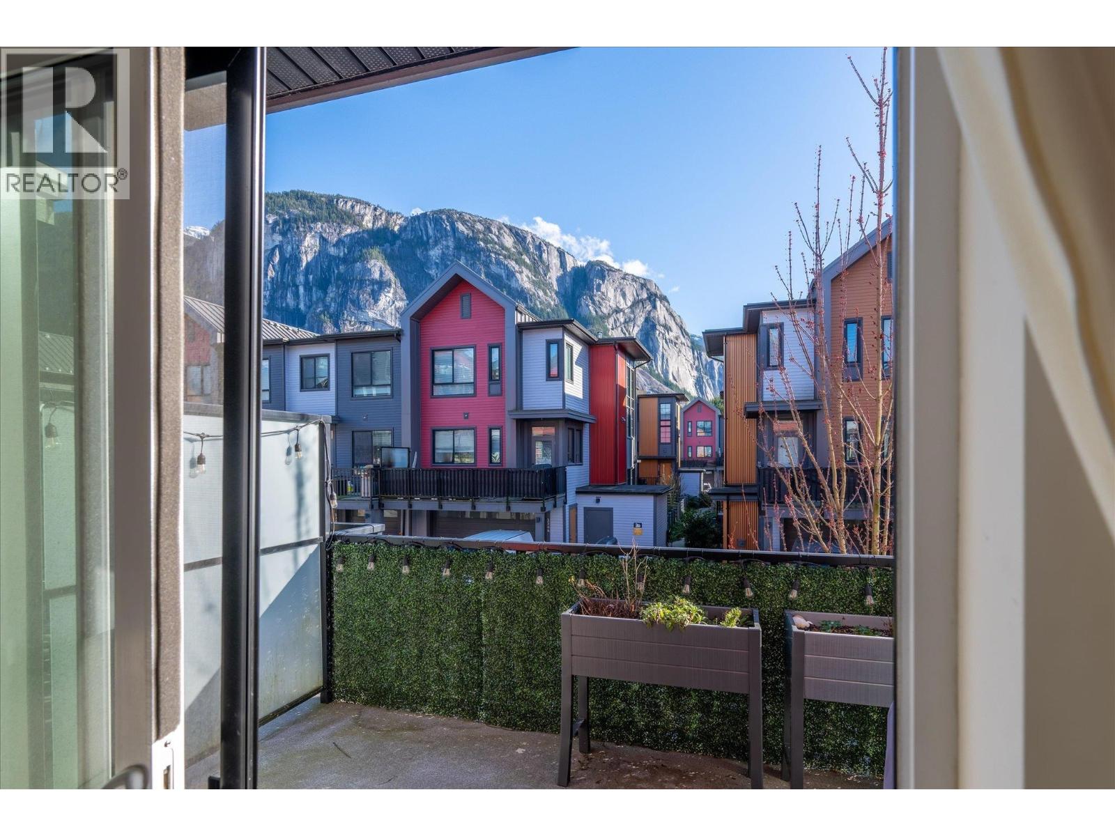 1361 MARINASIDE PLACE, Squamish