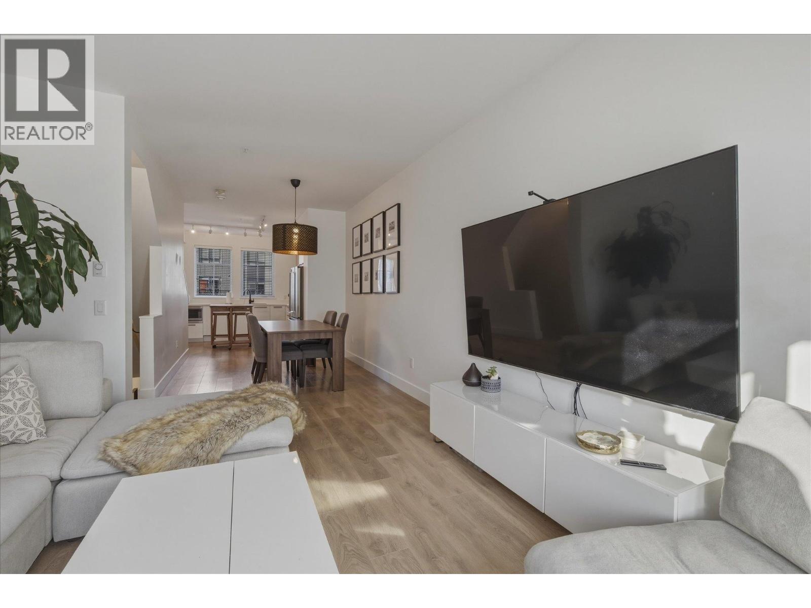 1361 MARINASIDE PLACE, Squamish