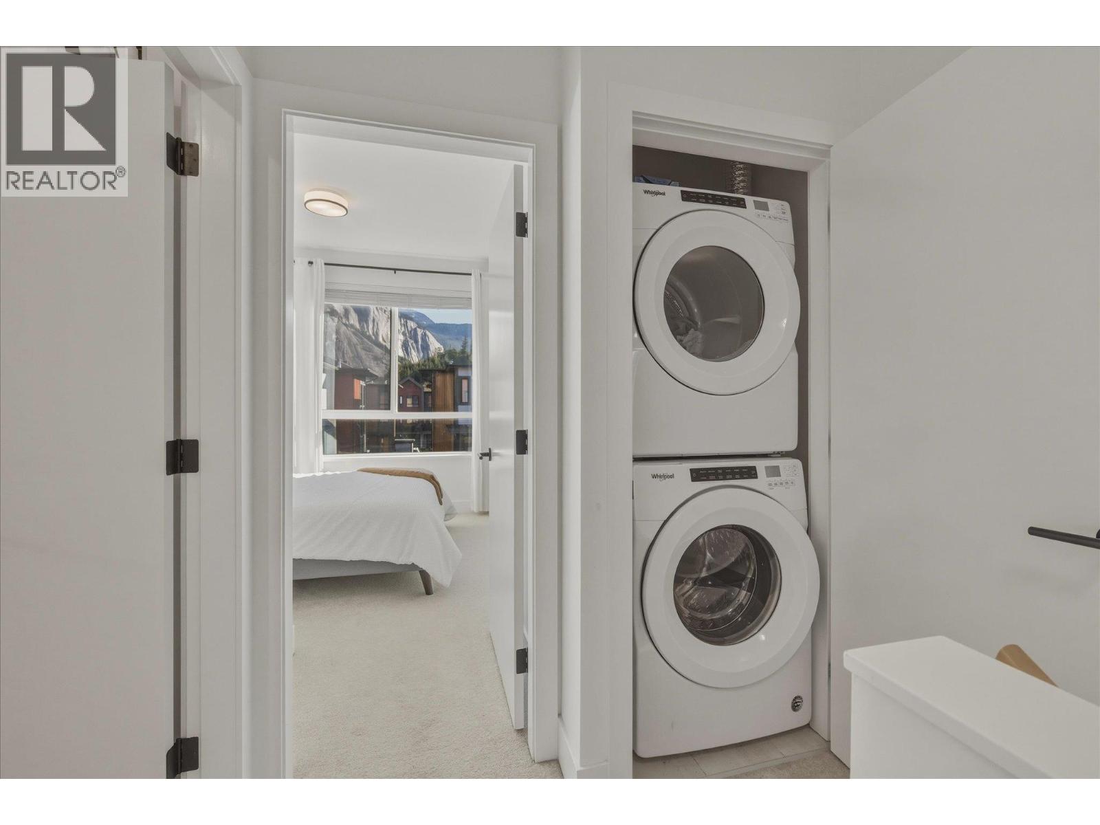 1361 MARINASIDE PLACE, Squamish