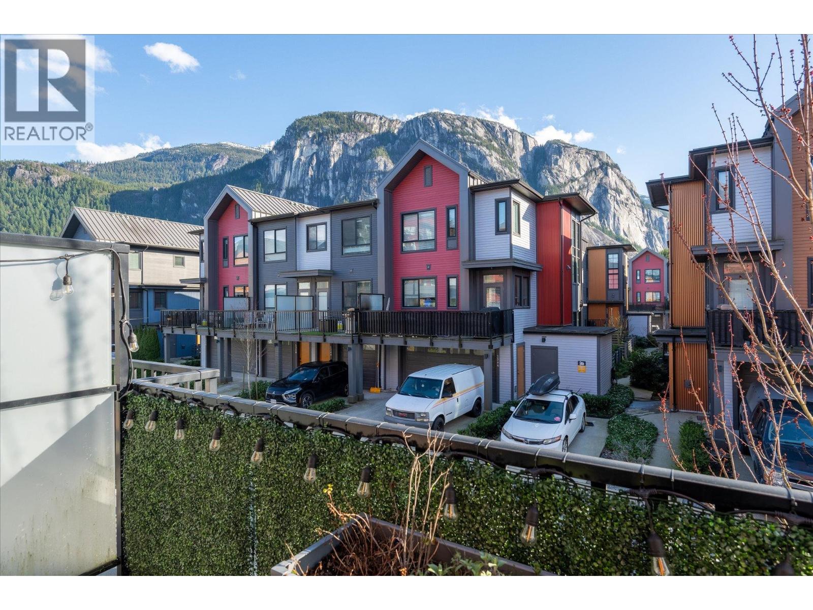 1361 MARINASIDE PLACE, Squamish