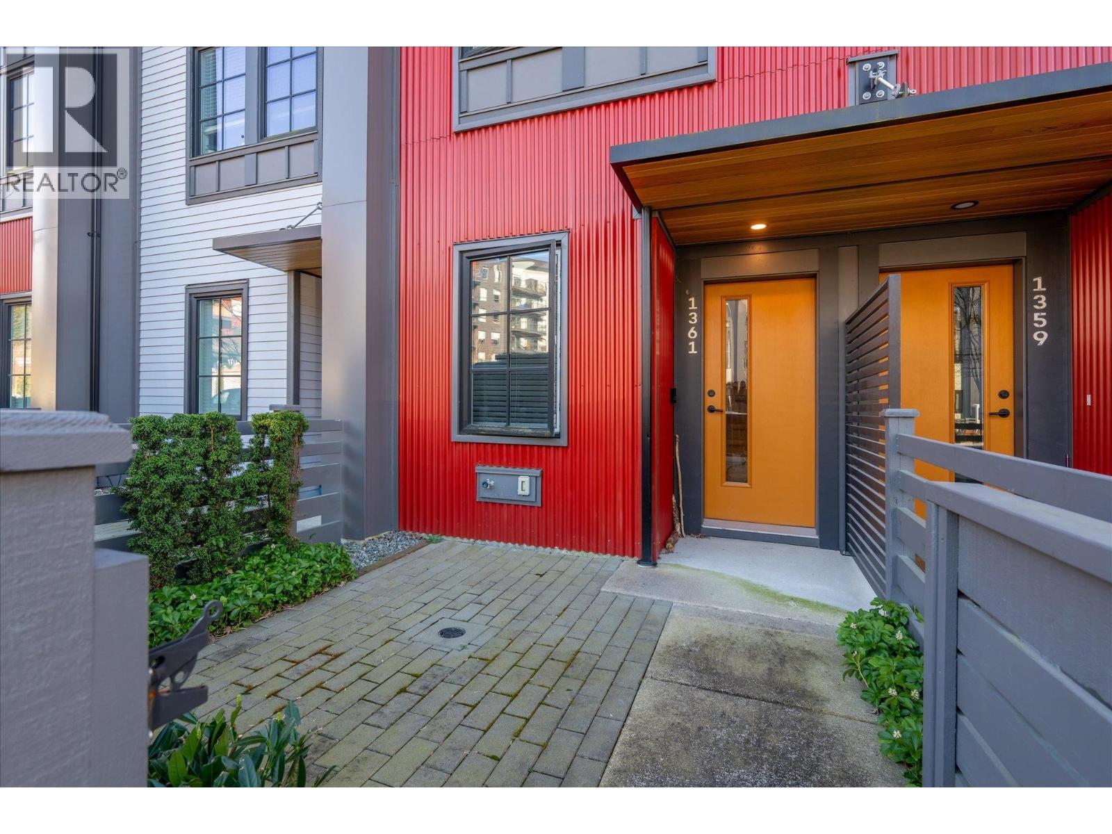 1361 MARINASIDE PLACE, Squamish