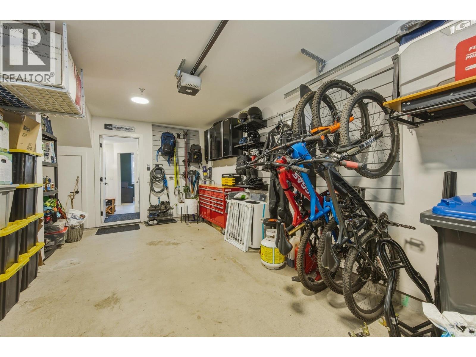 1361 MARINASIDE PLACE, Squamish