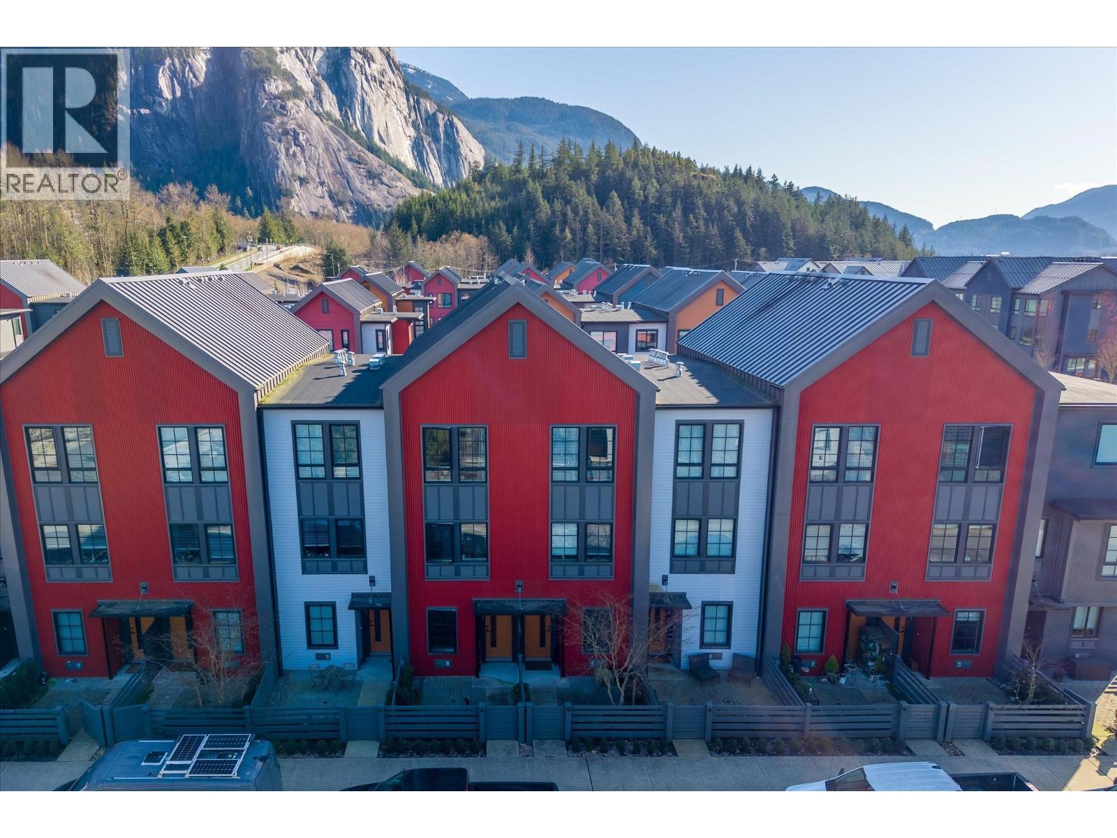 1361 MARINASIDE PLACE, Squamish