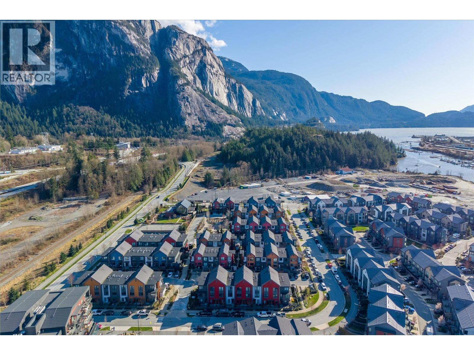 1361 MARINASIDE PLACE, Squamish