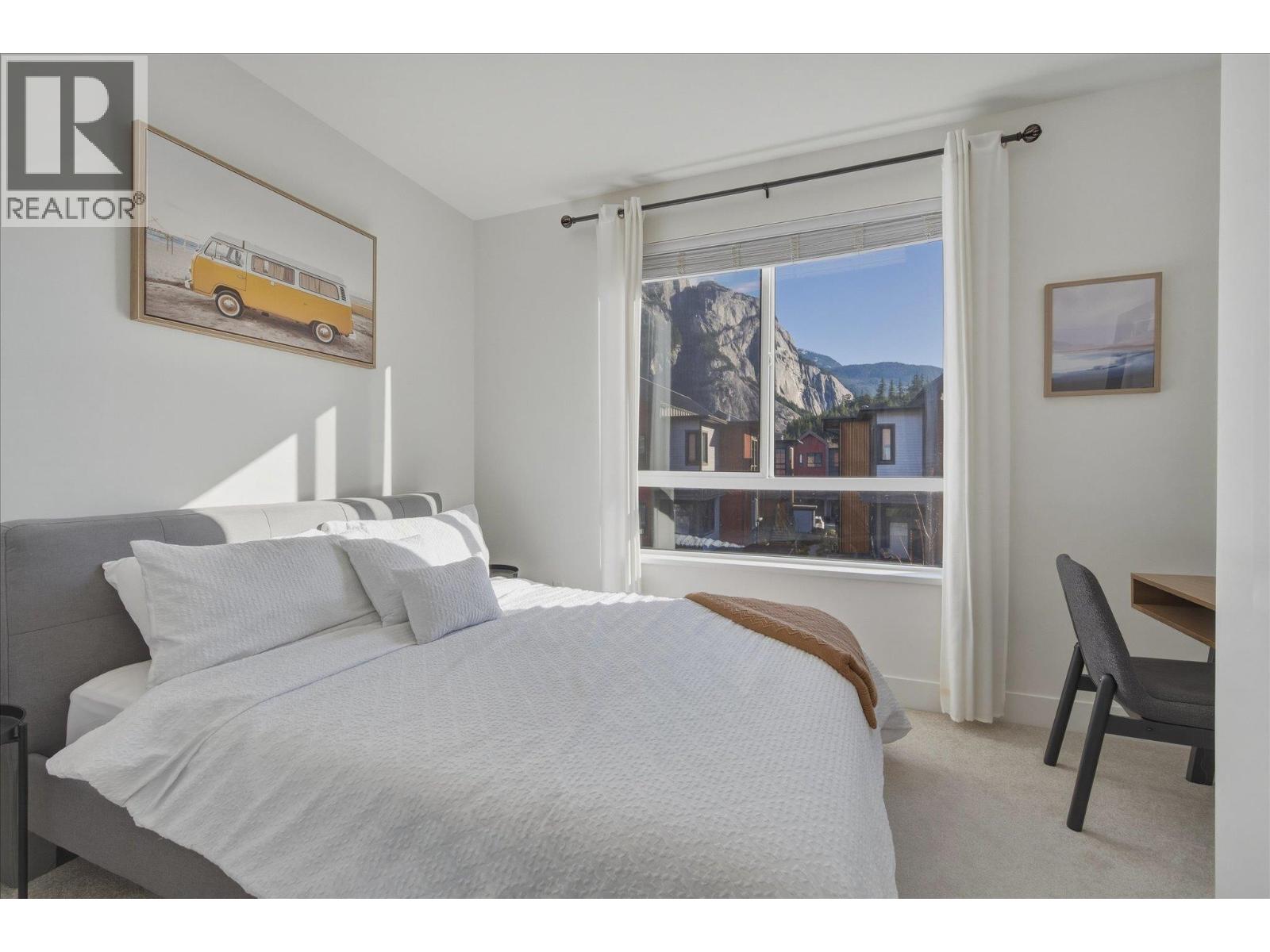 1361 MARINASIDE PLACE, Squamish