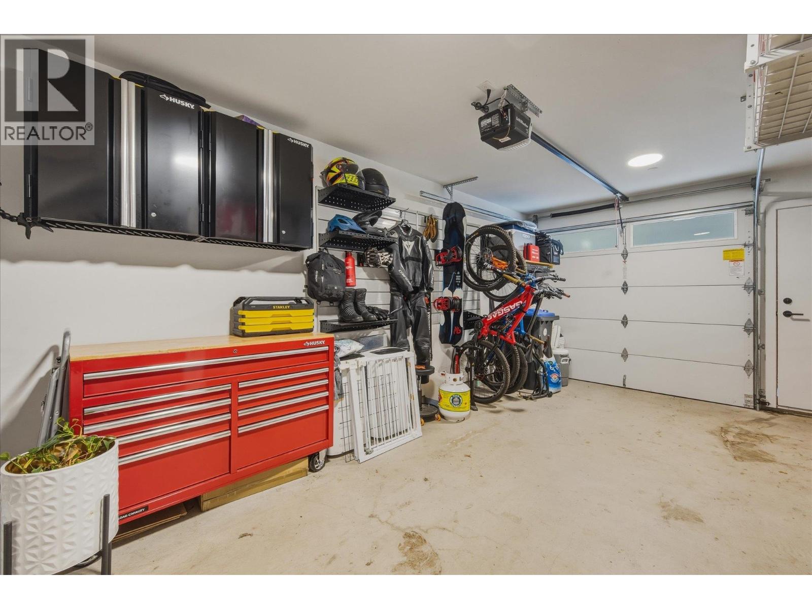 1361 MARINASIDE PLACE, Squamish