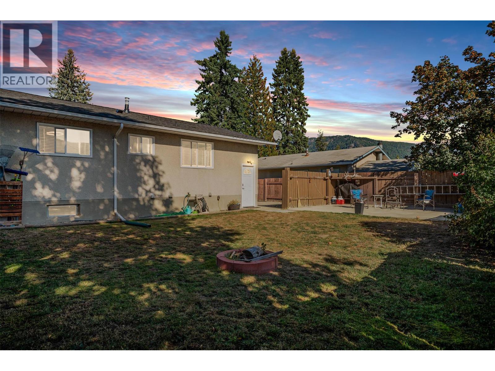 204 PINEWOOD DRIVE - 4