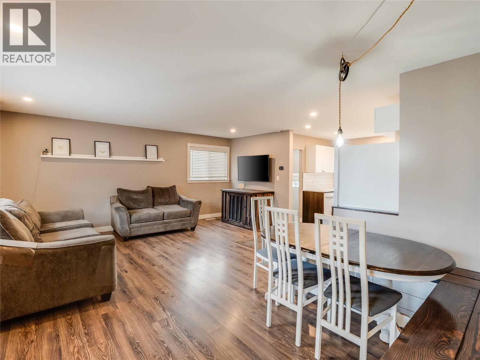 204 PINEWOOD DRIVE - 16