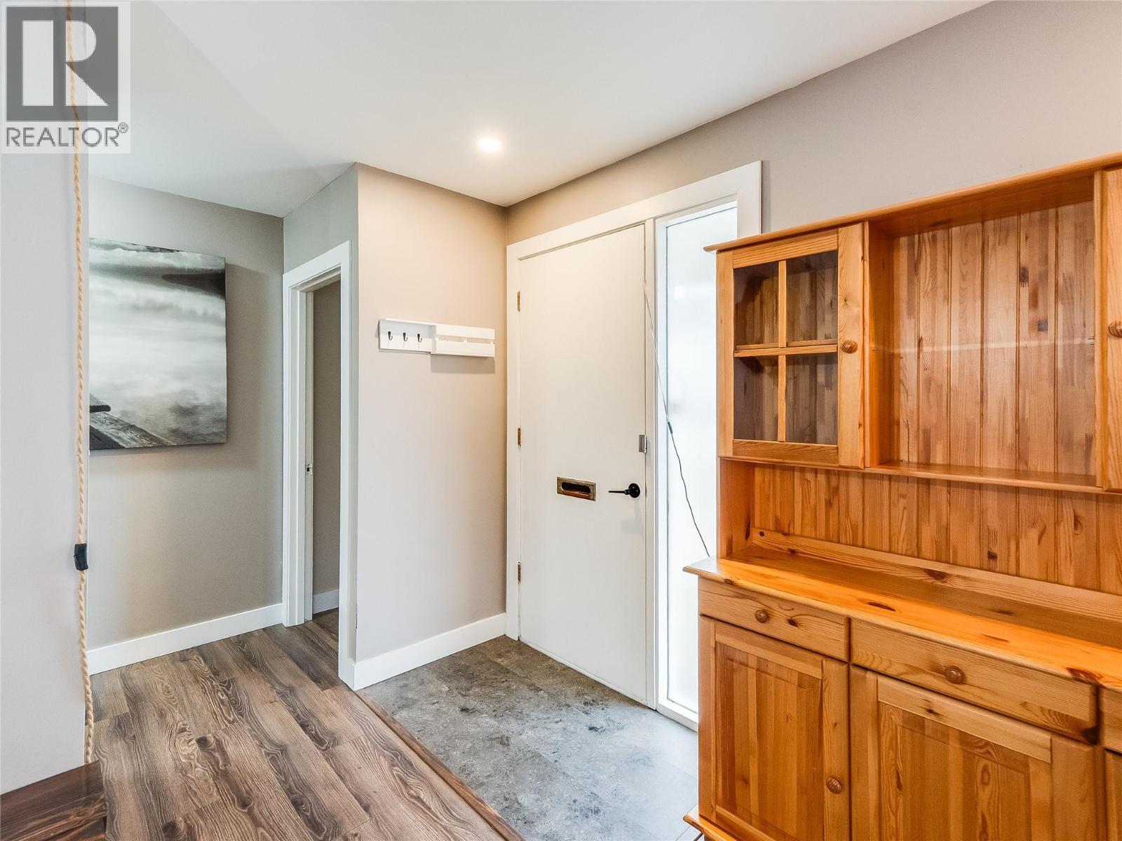 204 PINEWOOD DRIVE - 17