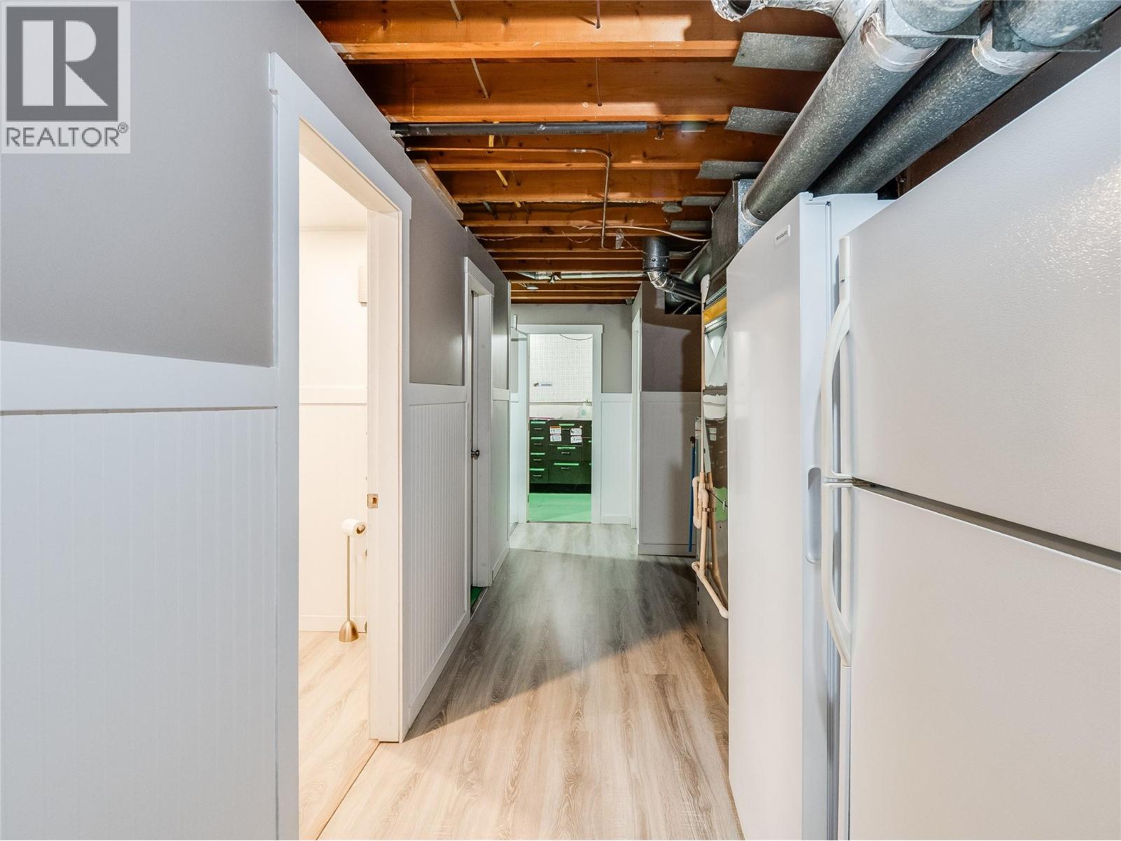 204 PINEWOOD DRIVE - 30