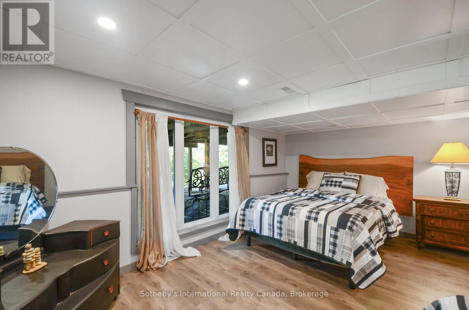 80 COREY CRESCENT - 19