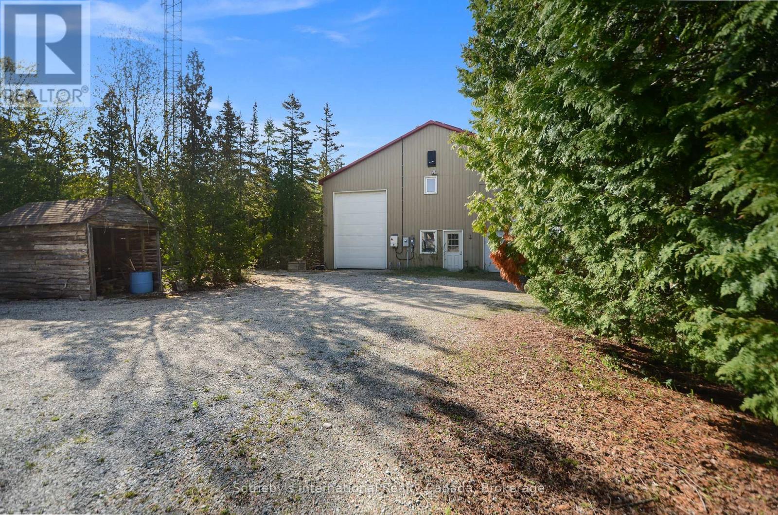 80 COREY CRESCENT - 41