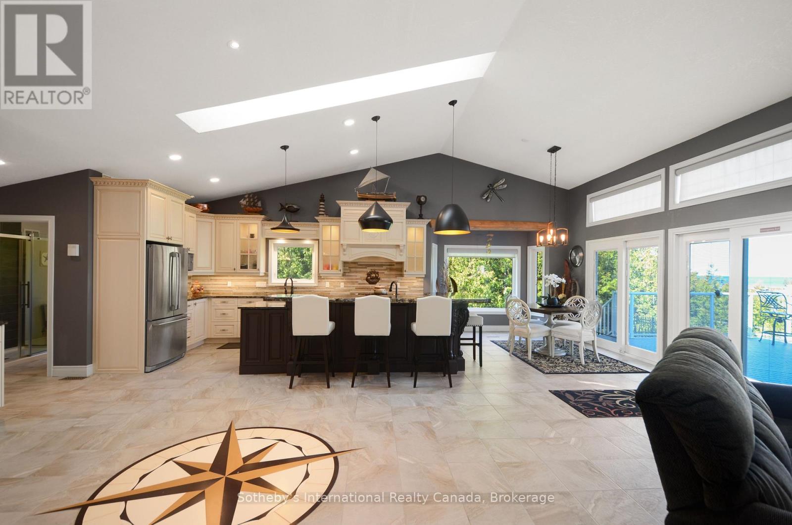 80 COREY CRESCENT - 7
