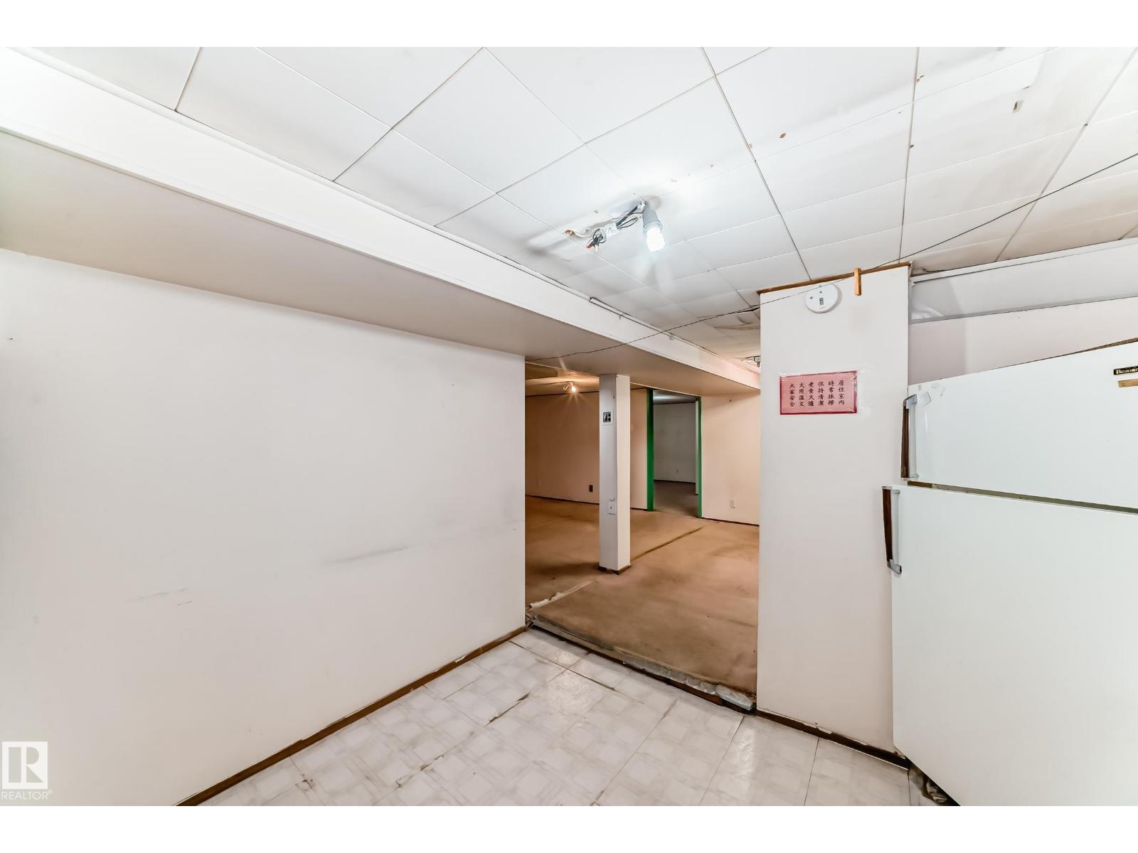 11239 97 ST NW - 32