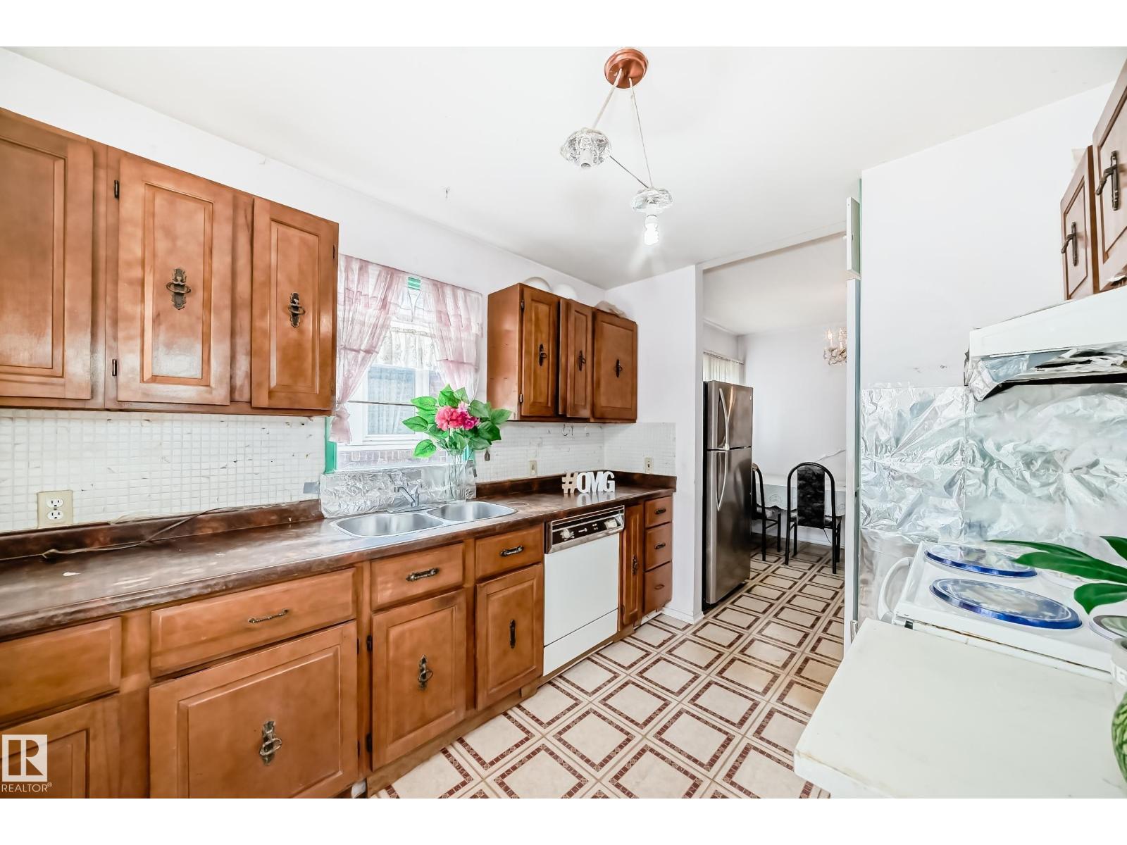 11239 97 ST NW - 7