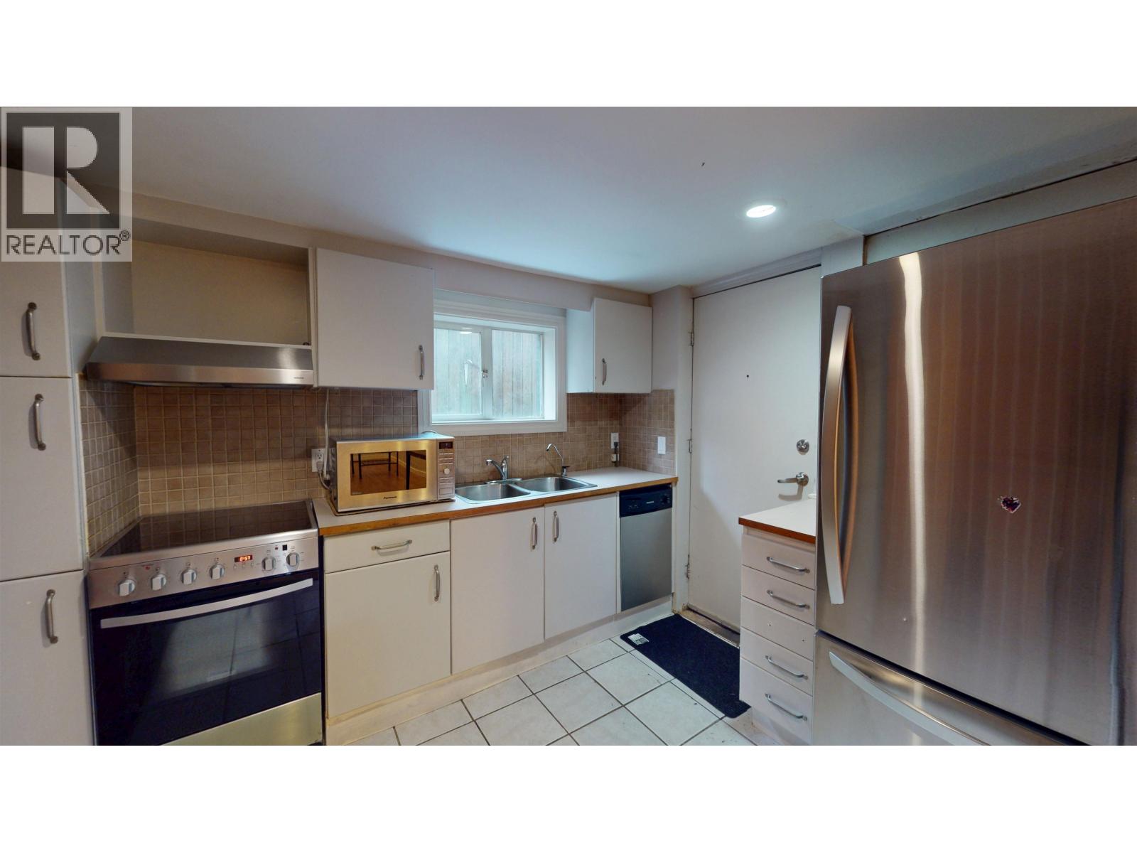 1220 EDINBURGH STREET, New Westminster