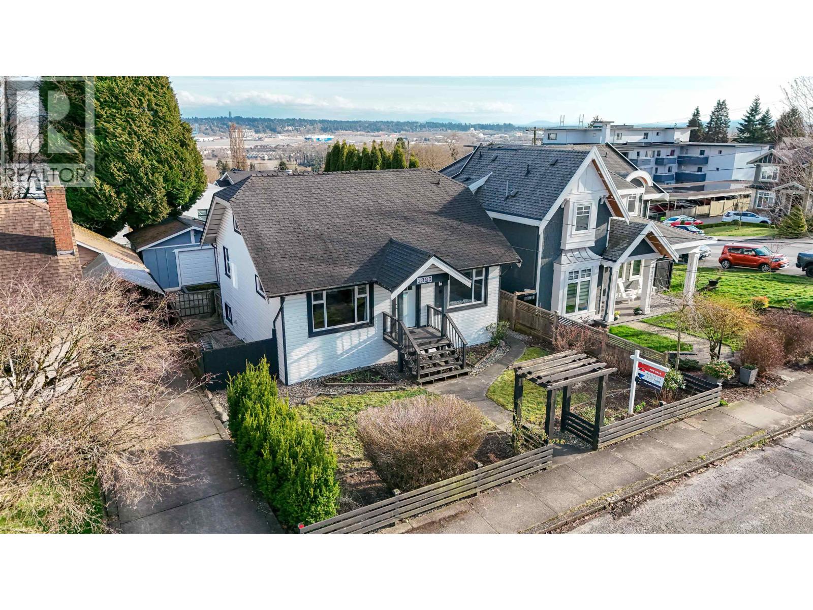 1220 EDINBURGH STREET, New Westminster