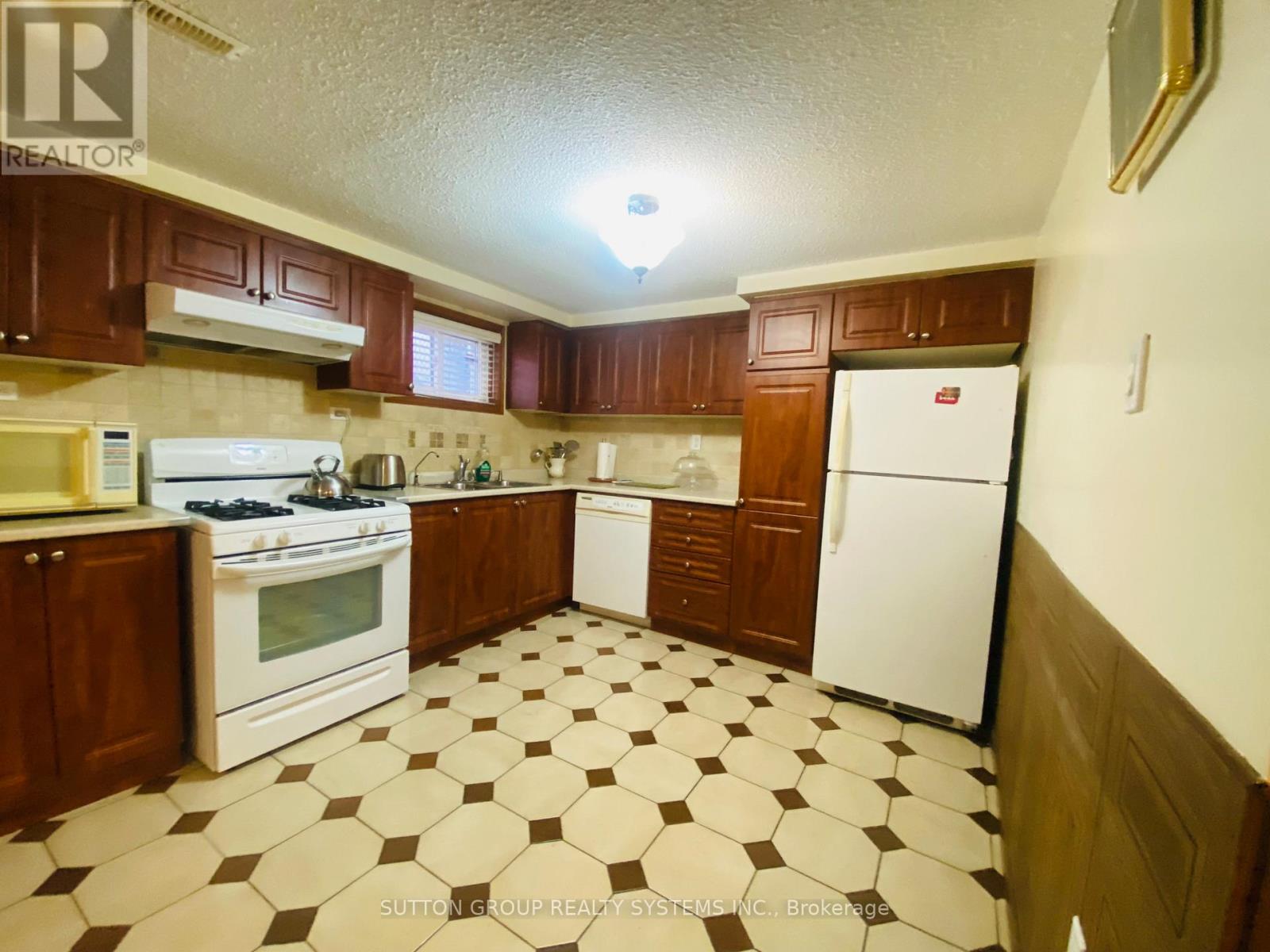 125 SENTINEL ROAD - 33