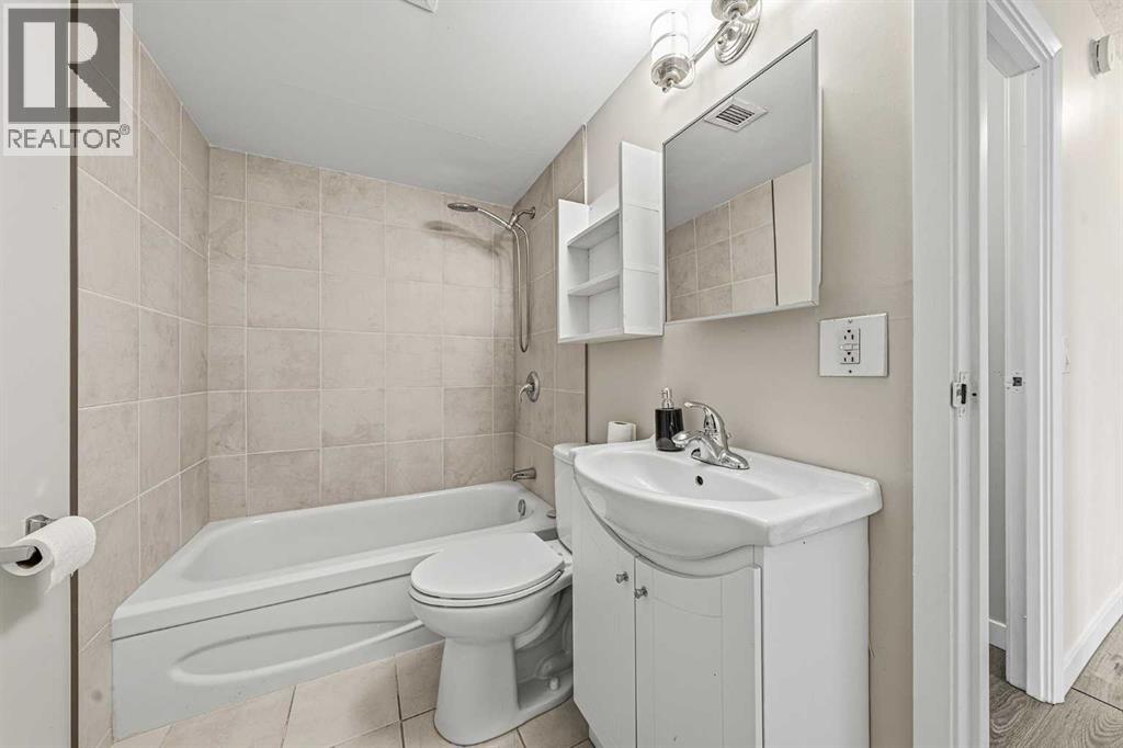 Single Family House for Sale in   Dalton Drive NW Dalhousie Calgary 