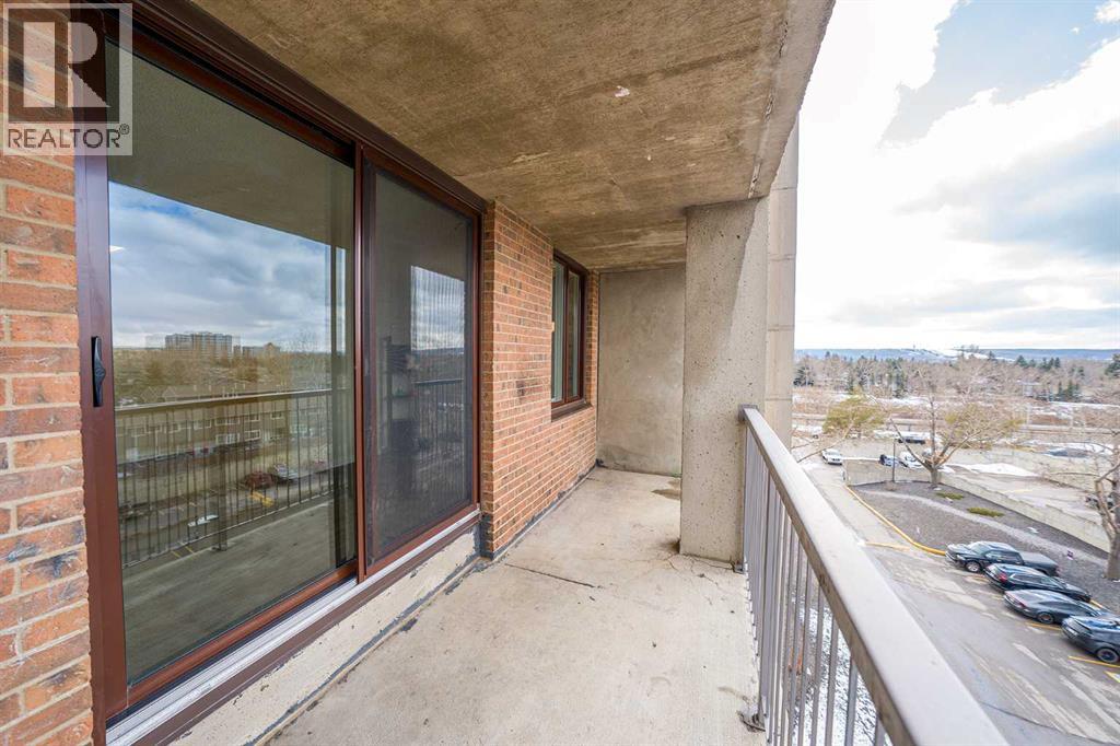 Single Family House for Sale in   Dalton Drive NW Dalhousie Calgary 