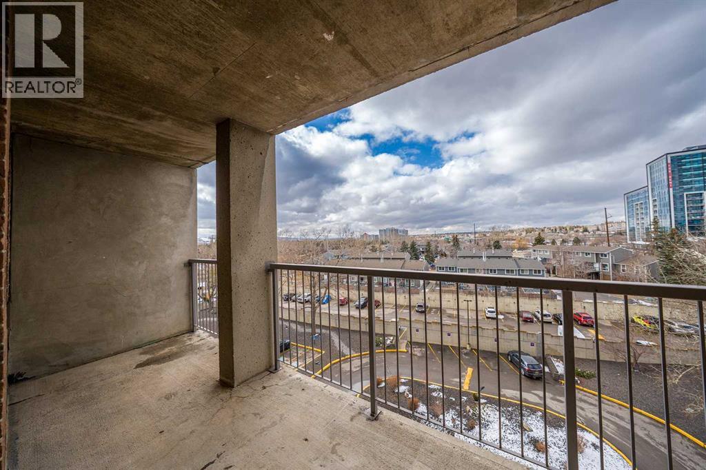 Single Family House for Sale in   Dalton Drive NW Dalhousie Calgary 