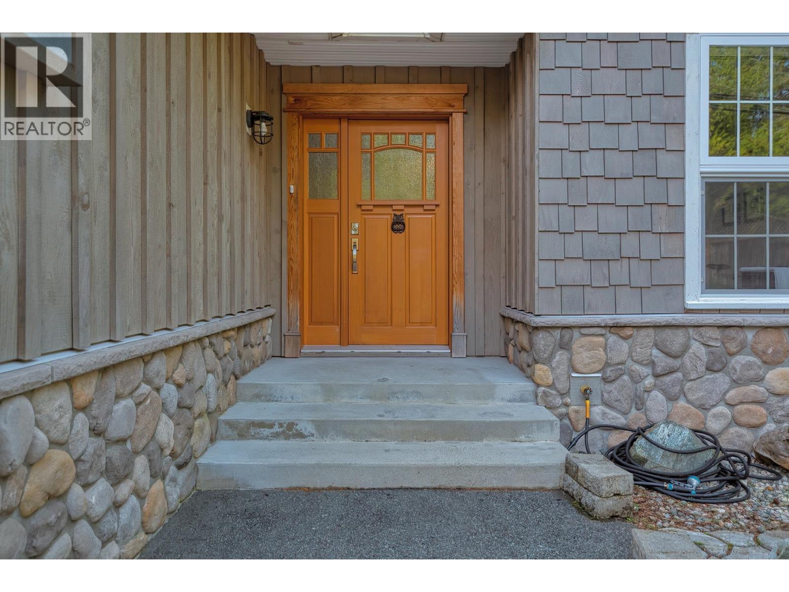 8029 SOUTHWOOD ROAD, Halfmoon Bay
