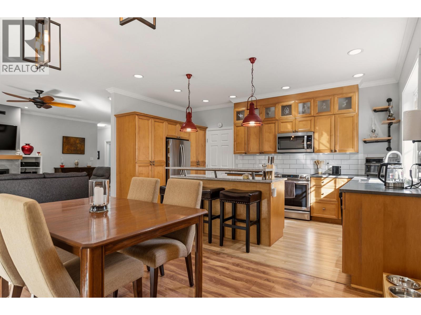 8029 SOUTHWOOD ROAD, Halfmoon Bay