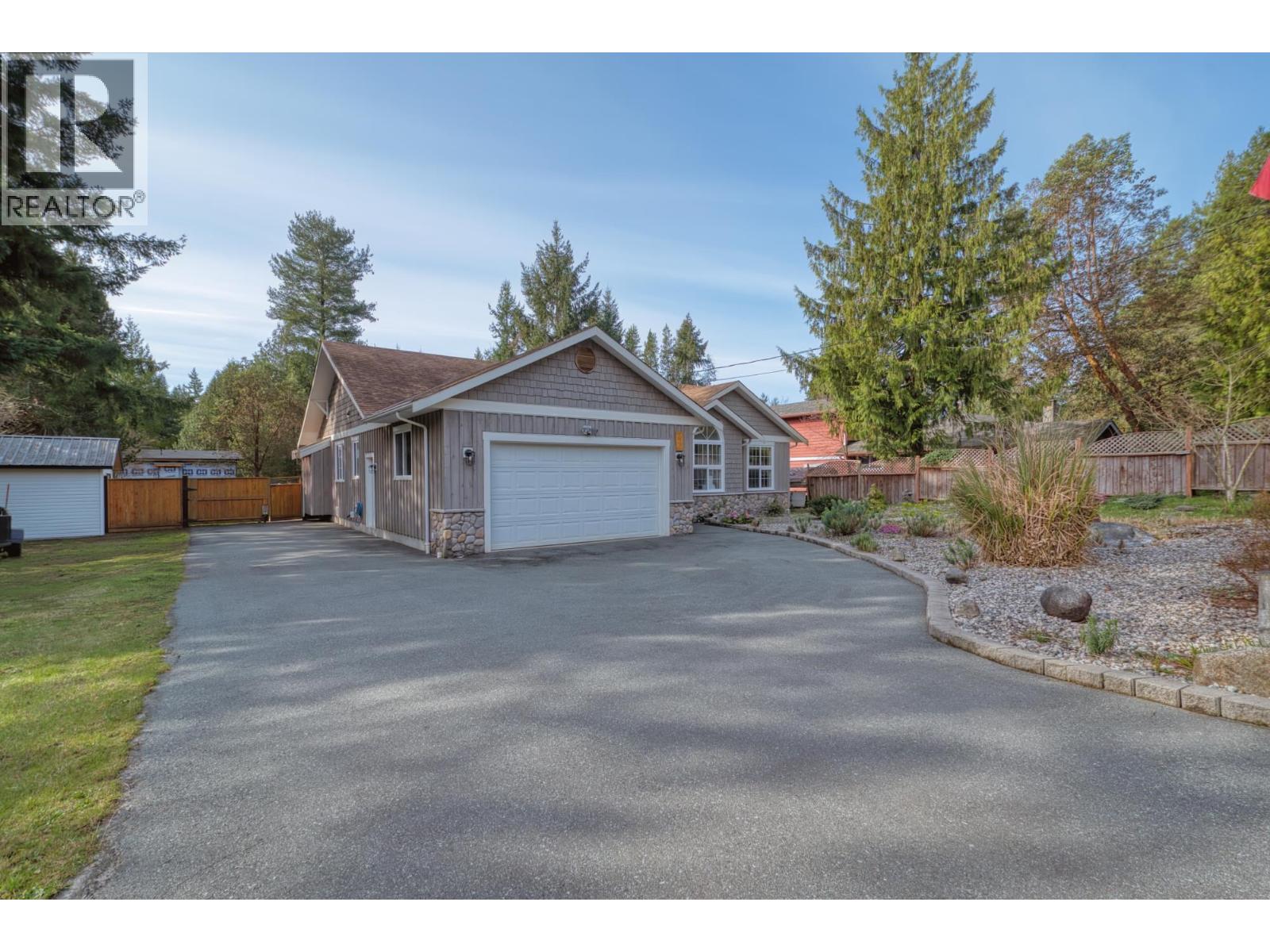 8029 SOUTHWOOD ROAD, Halfmoon Bay