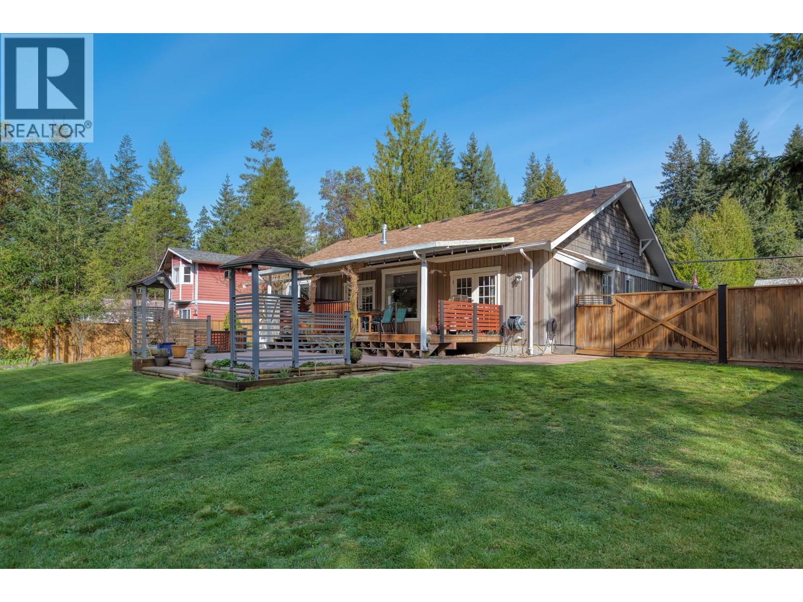 8029 SOUTHWOOD ROAD, Halfmoon Bay
