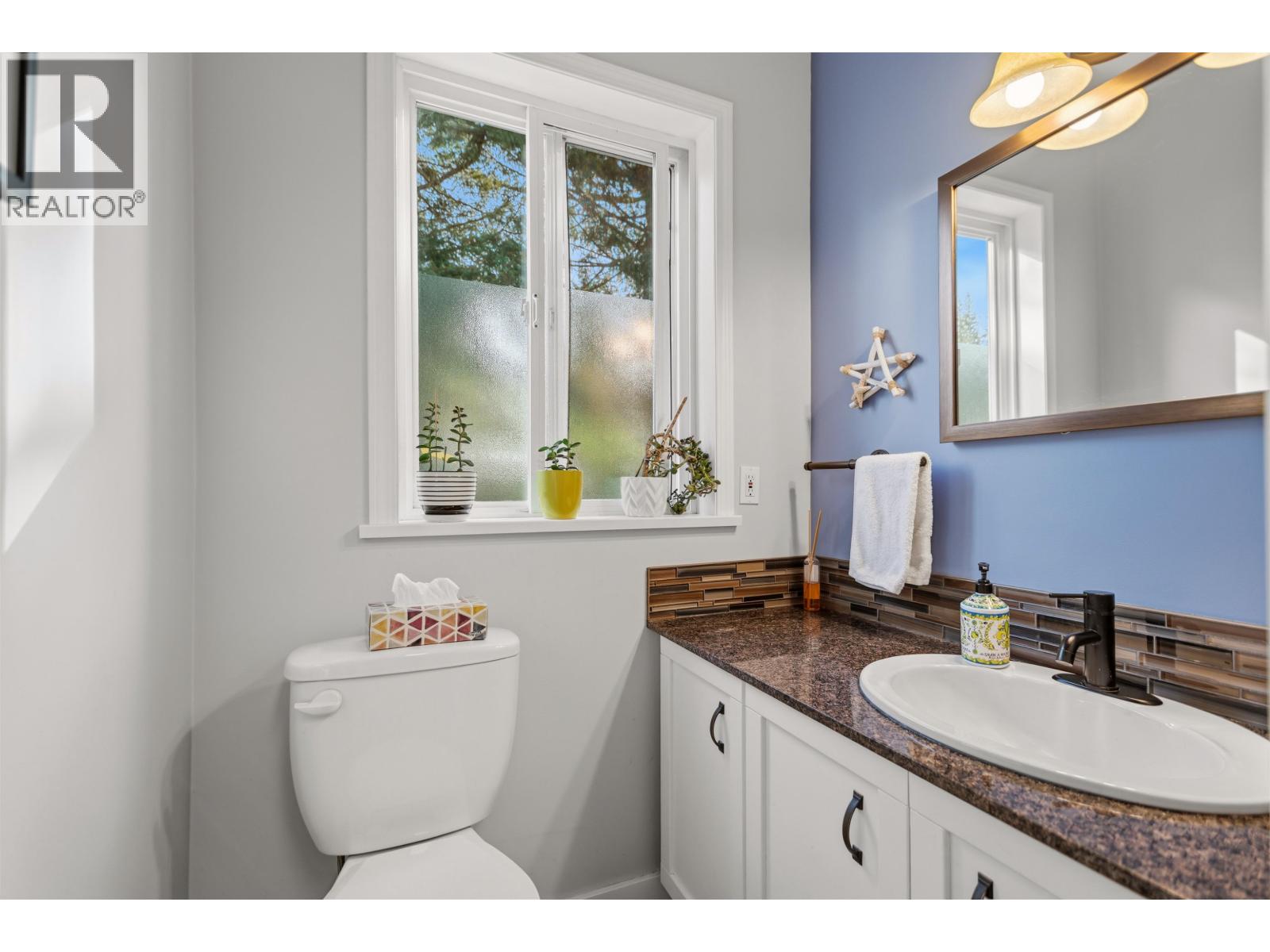 8029 SOUTHWOOD ROAD, Halfmoon Bay