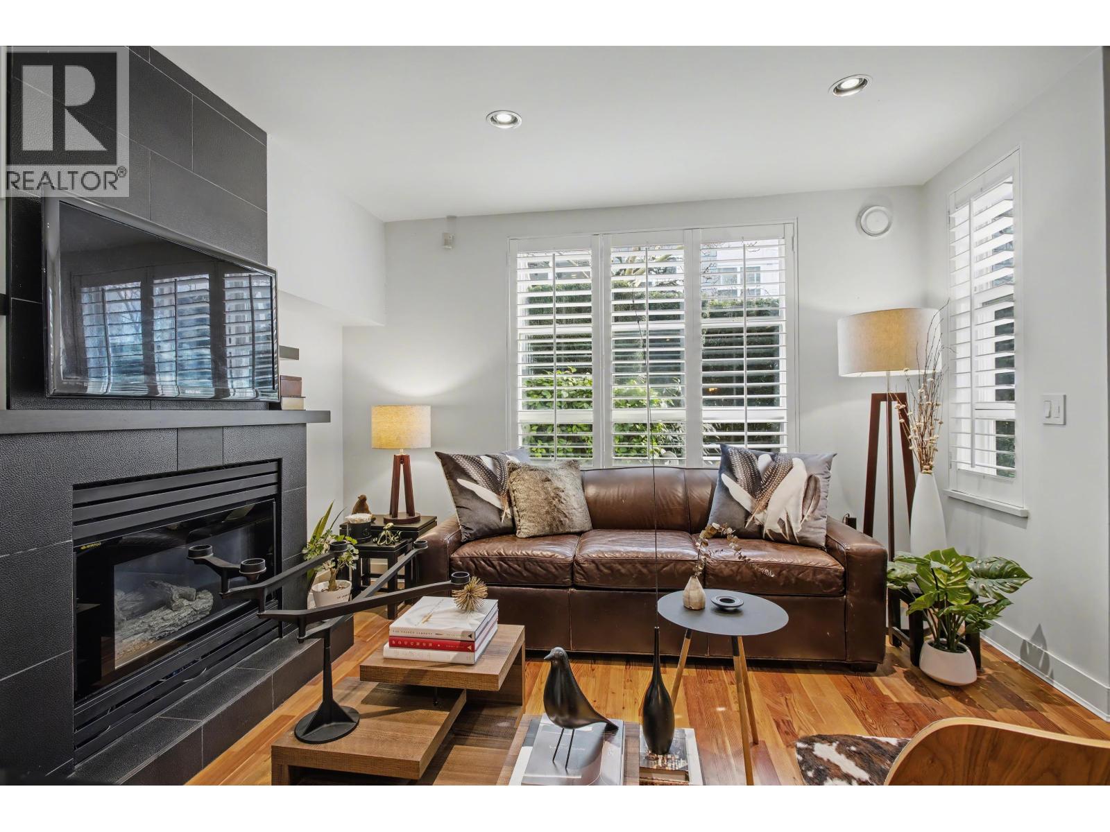 103 669 7TH Avenue - photo 2