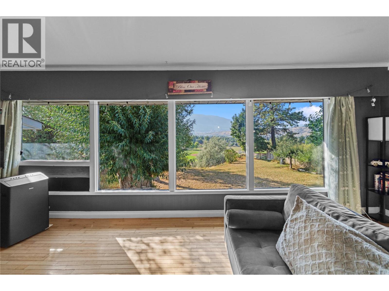 1938 PARKER Drive, Merritt