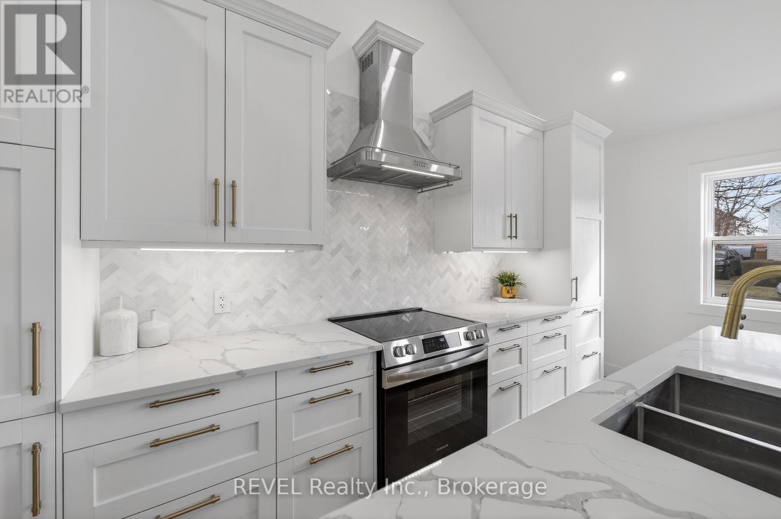 12 BAILEY STREET, St. Catharines (Western Hill), Ontario