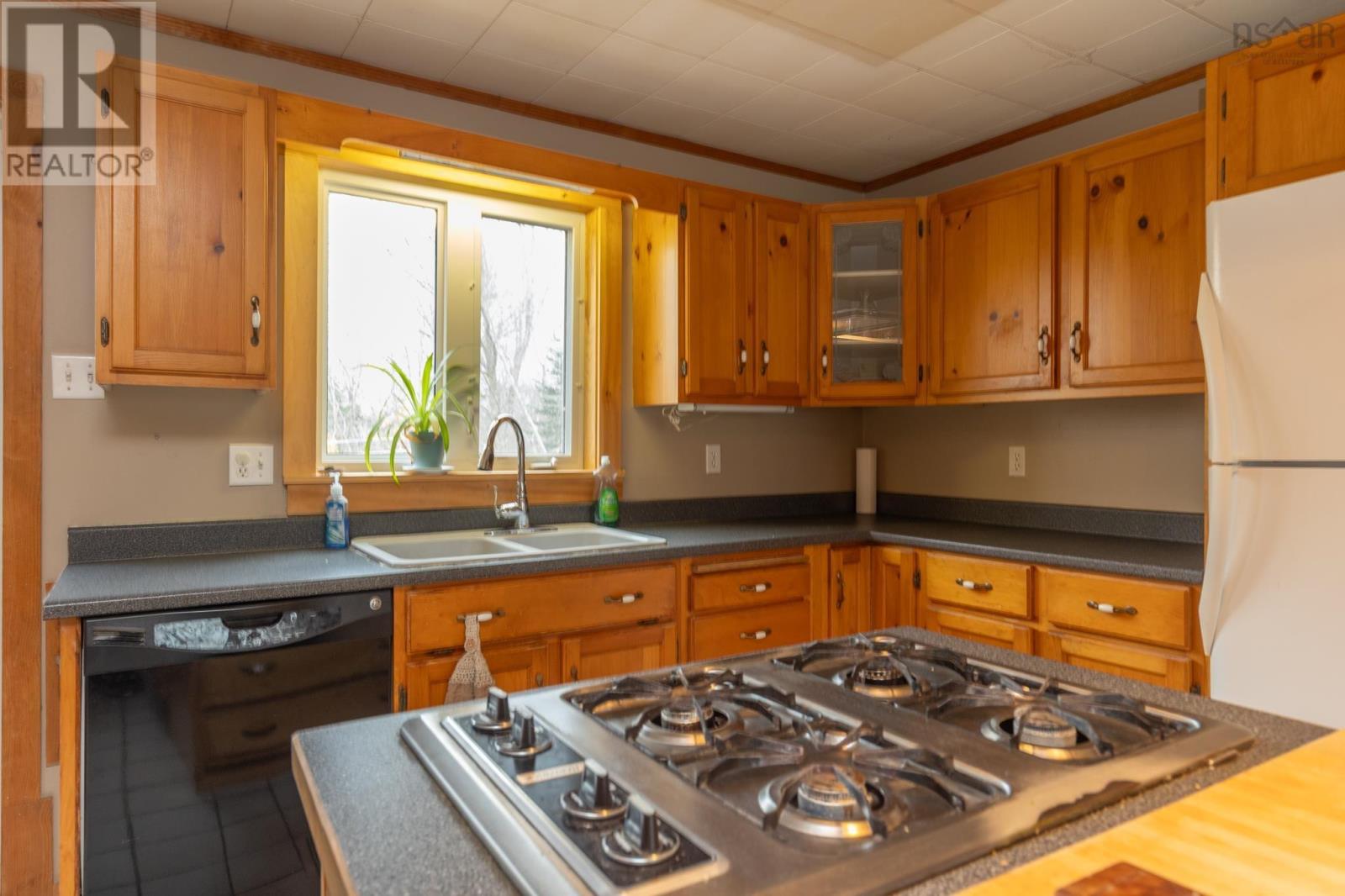 Property 8 of 33 of 9333 Highway 3