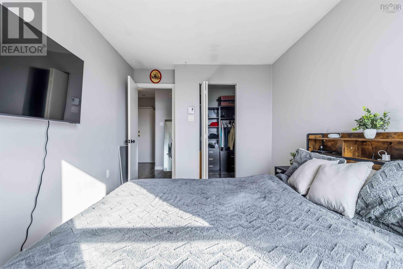 Property 4 of 32 of 223 75 Collins Grove