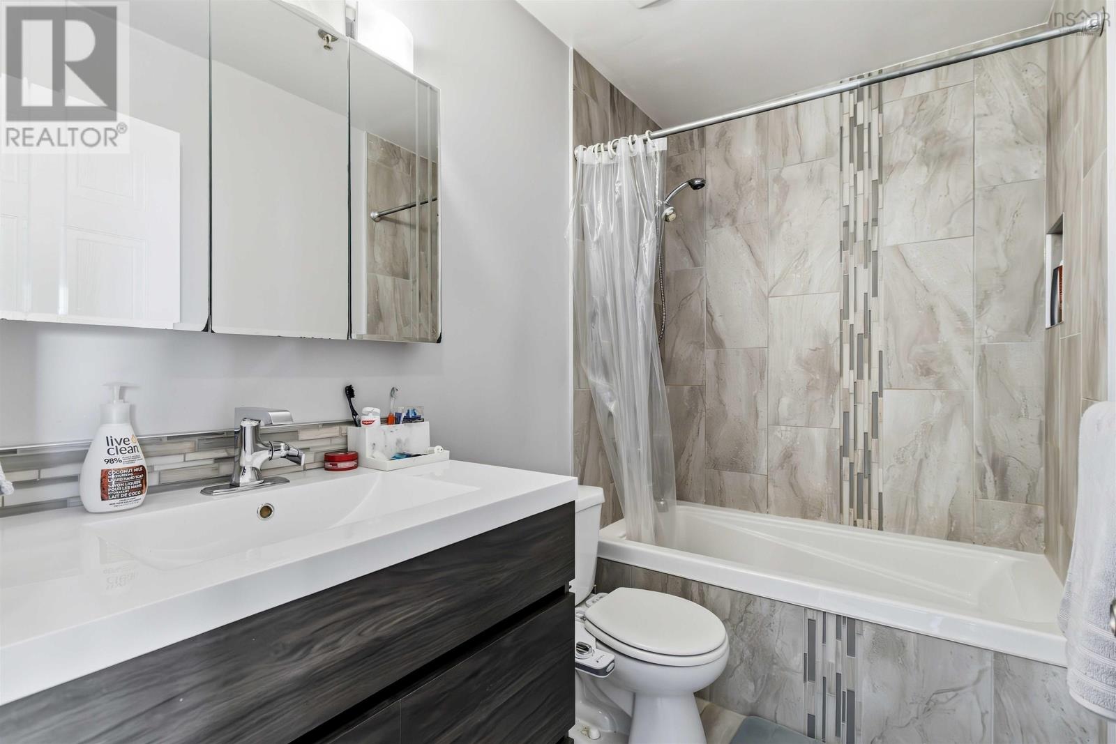 Property 27 of 32 of 223 75 Collins Grove