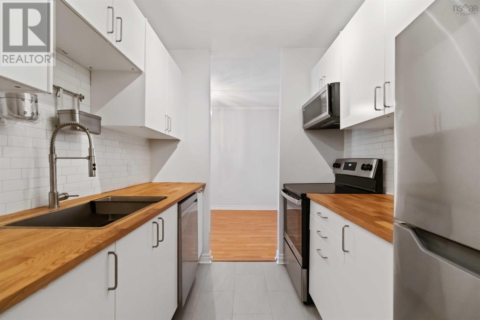 Property 1 of 38 of 403 15 Langbrae Drive