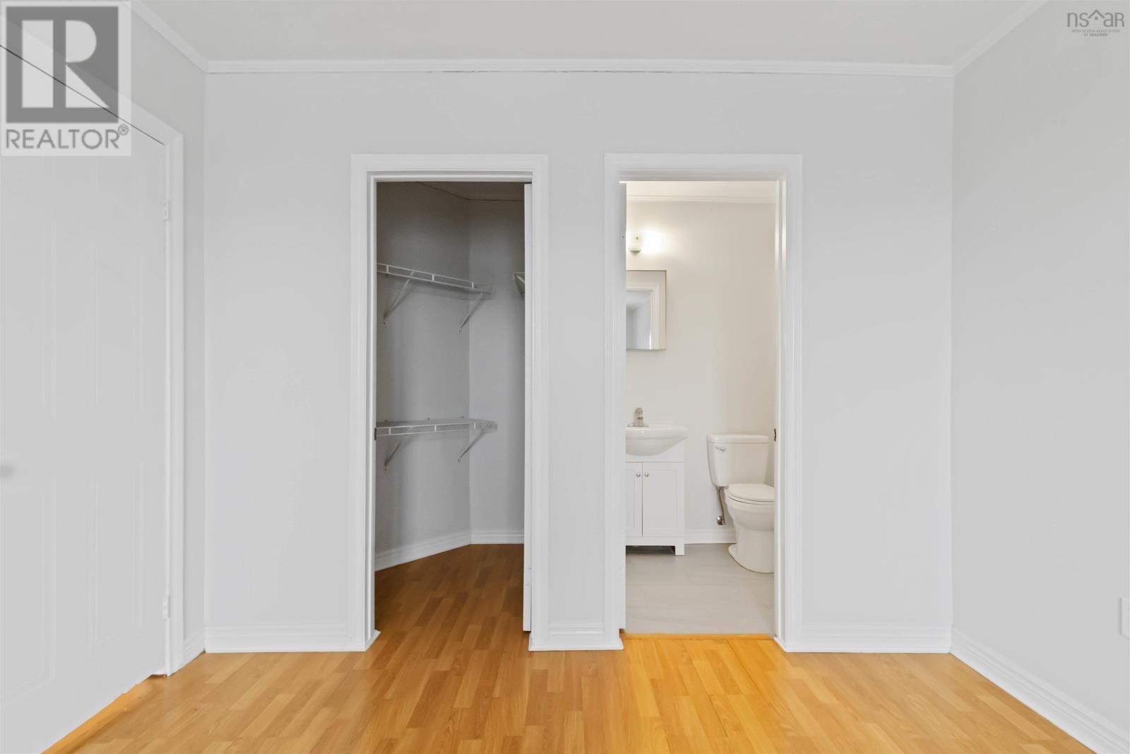 Property 7 of 38 of 403 15 Langbrae Drive