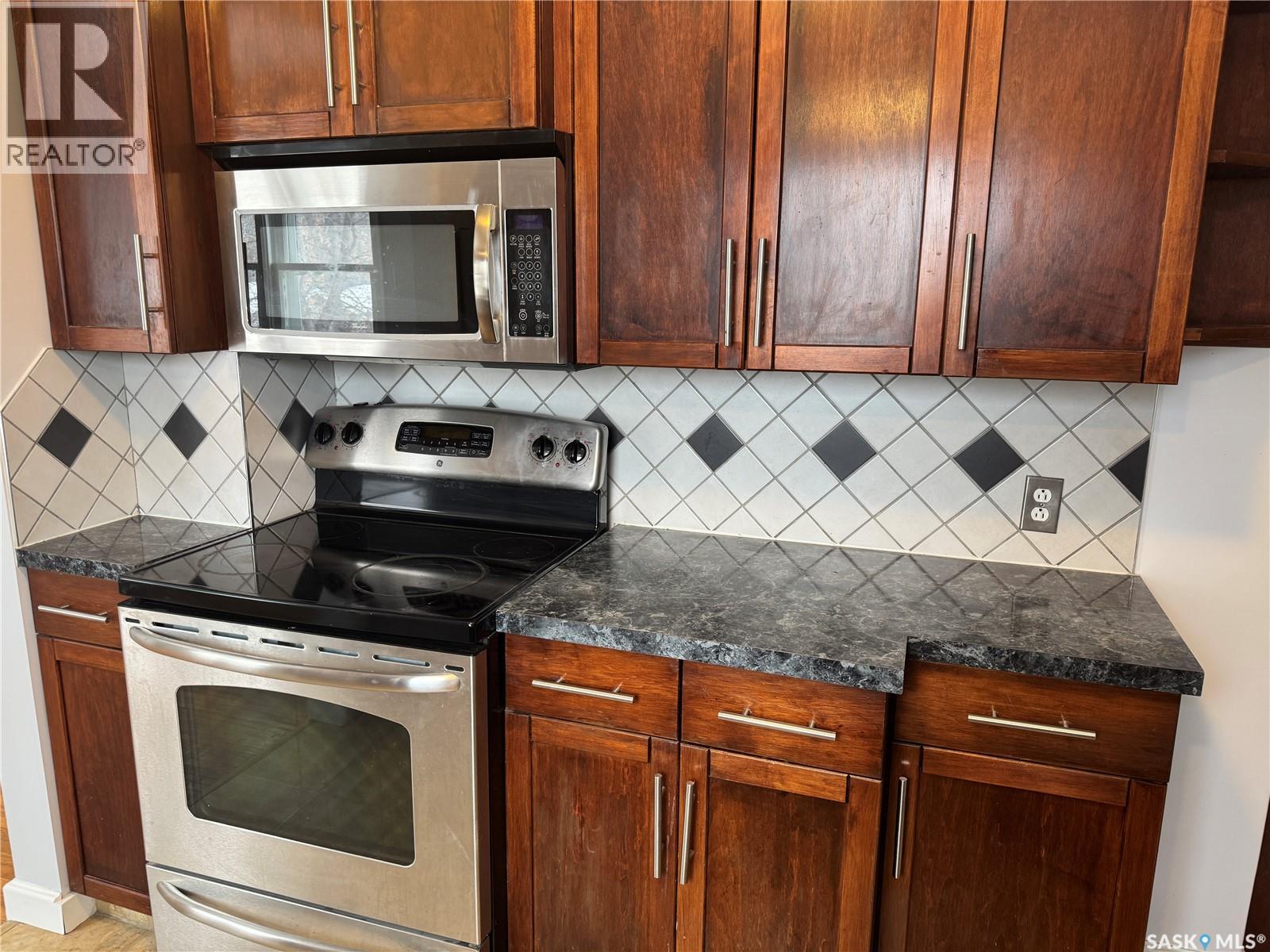 Single Family House Raised bungalow for Sale in  B AVENUE N Saskatoon 