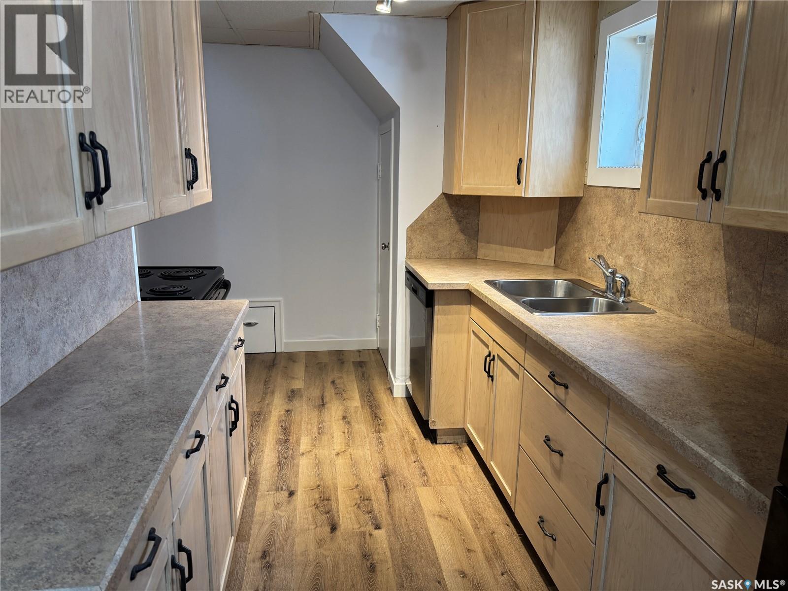 Single Family House Raised bungalow for Sale in  B AVENUE N Saskatoon 