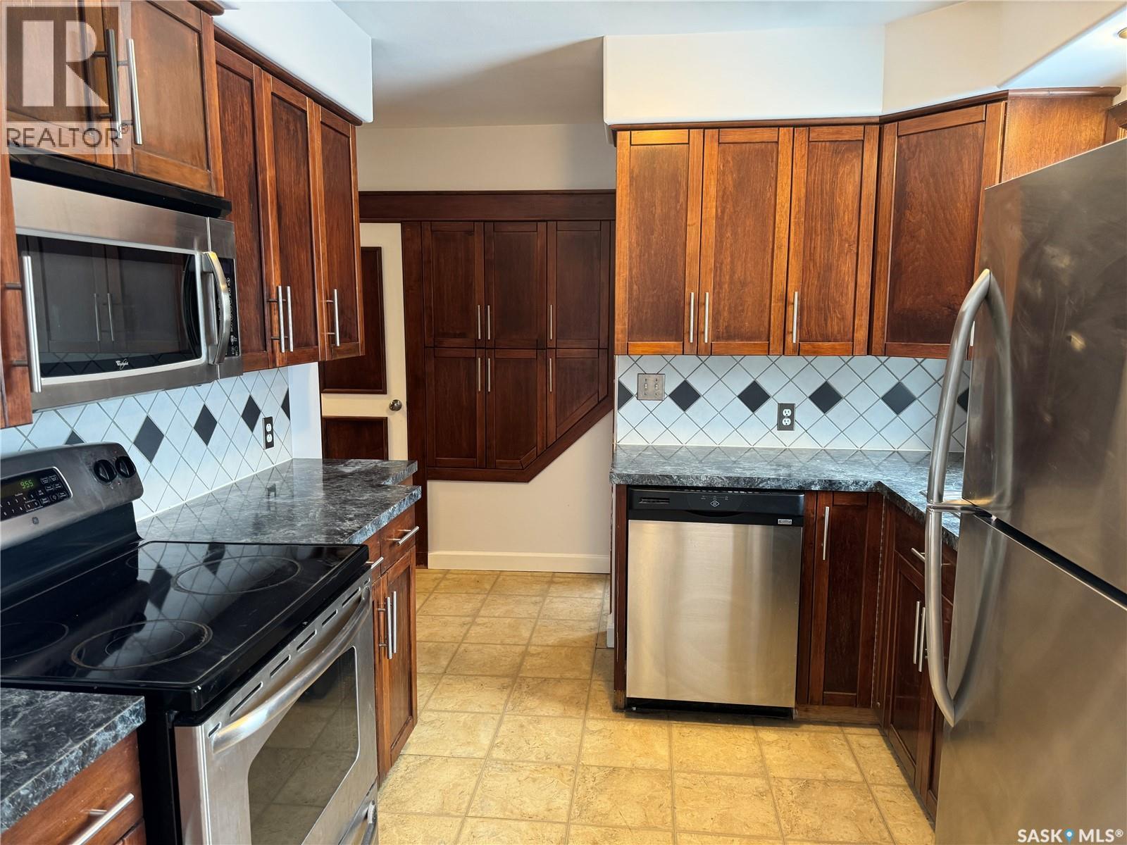 Single Family House Raised bungalow for Sale in  B AVENUE N Saskatoon 