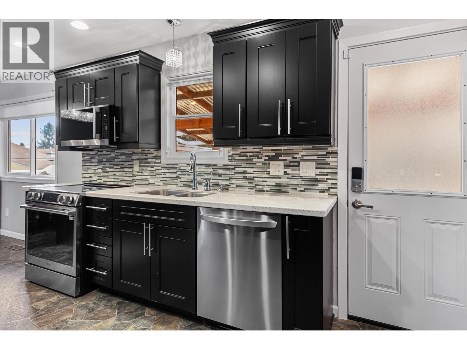 7837 PIEDMONT CRESCENT - 5