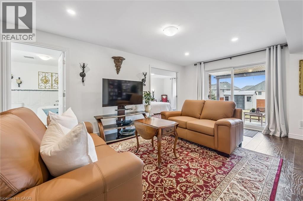 29 ENGLISH Crescent - 27