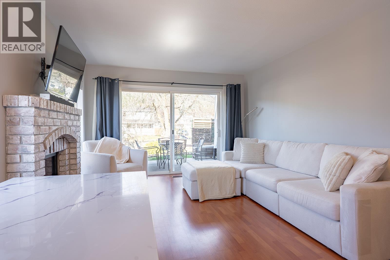 #131 133 WYNDHAM CRESCENT - 6