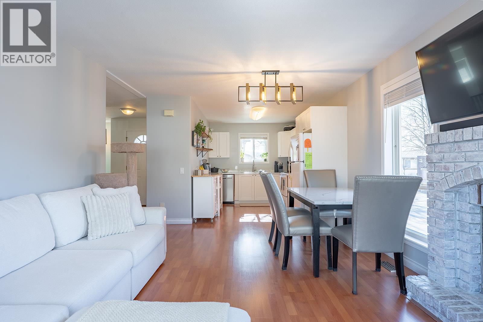#131 133 Wyndham Crescent - 12